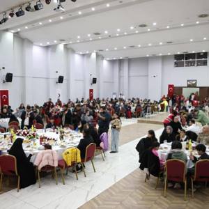 Yetim ve Öksüz Çocuklar ile Koruyucu Aileler İçin İftar Programı Düzenlendi - fotoğraf 1
