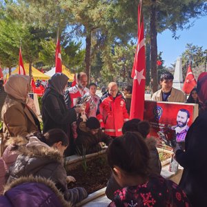 Şehitliklerde Vefa ve Sorumluluk Buluşması: Aziz Şehitlerimiz Dualarla Yâd Edildi - fotoğraf 3