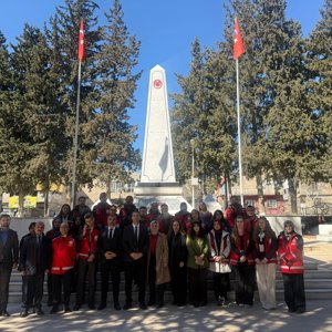 Şehitliklerde Vefa ve Sorumluluk Buluşması: Aziz Şehitlerimiz Dualarla Yâd Edildi - fotoğraf 2