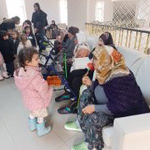 Anaokulu öğrencileri Alparslan Türkeş Huzurevini ziyaret etti. - fotoğraf 2