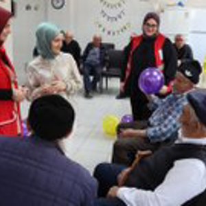 Gülüşlerinde hayat, dualarında huzur var...  - fotoğraf 1
