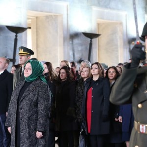 Bakan Selçuk: “Kadınlarımız, Kurtuluş Savaşı’ nda 15 Temmuz’da Milli İradeye ve İstikbalimize Nasıl Sahip Çıktılarsa, Bizler de Aynı Cesaretle Geleceğe Yürüyeceğiz” - fotoğraf 3