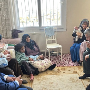İl Müdürümüz Sayın Tolga Nacar, Üçüz Bebekleri Dünyaya Gelen  Akdemir Ailesini Ziyaret Etti. - fotoğraf 2