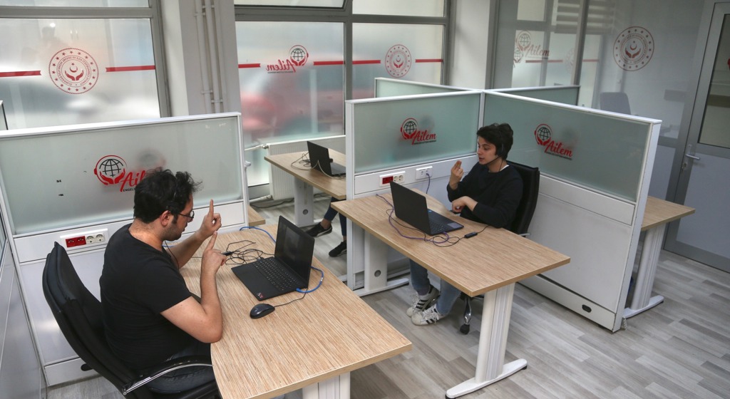 AİLEM Engelsiz İletişim Merkezi 335 bin 288 çağrıya çeviri desteği sağladı