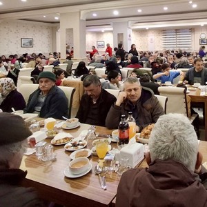 Evde Bakım Hizmet Modelimizden Yararlanan Ailelerimizle İftarda Buluştuk - fotoğraf 2
