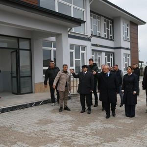 Valimiz Sayın İsmail USTAOĞLU Gündüz Bakımevi İnşaatımızda İncelemelerde Bulundu - fotoğraf 1