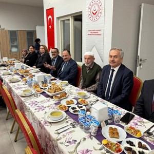 🌙 Ramazan’ın Bereketi Güldal Akşit Huzurevimizde Paylaşıldı - fotoğraf 1