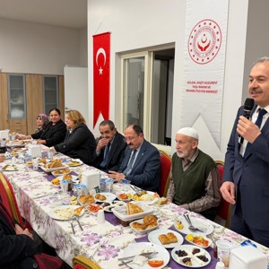 🌙 Ramazan’ın Bereketi Güldal Akşit Huzurevimizde Paylaşıldı - fotoğraf 4