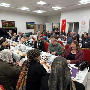 🌙 Ramazan’ın Bereketi Güldal Akşit Huzurevimizde Paylaşıldı - fotoğraf 5