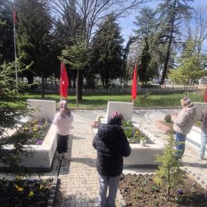 Çocuklarımızla Birlikte Şehitlik Ziyareti Gerçekleştirildi - fotoğraf 3