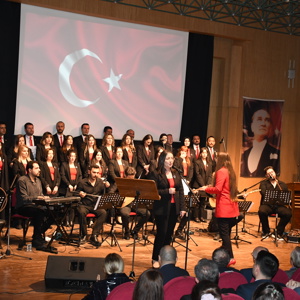 Ay Yıldız Türk Halk Müziği Koromuz Muhteşem Bir Konser Gerçekleştirdi - fotoğraf 11