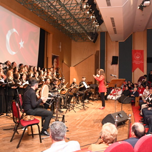 Ay Yıldız Türk Halk Müziği Koromuz Muhteşem Bir Konser Gerçekleştirdi - fotoğraf 12