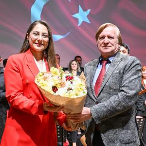 Ay Yıldız Türk Halk Müziği Koromuz Muhteşem Bir Konser Gerçekleştirdi - fotoğraf 33