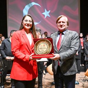 Ay Yıldız Türk Halk Müziği Koromuz Muhteşem Bir Konser Gerçekleştirdi - fotoğraf 34