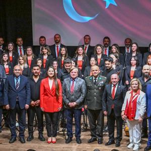 Ay Yıldız Türk Halk Müziği Koromuz Muhteşem Bir Konser Gerçekleştirdi - fotoğraf 38