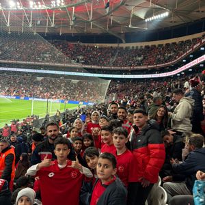 A Millî Futbol Takımımızın Play-Off Müsabakasını Şehit Çocuklarımızın Katılımıyla Takip Ettik - fotoğraf 2