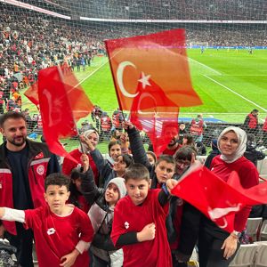A Millî Futbol Takımımızın Play-Off Müsabakasını Şehit Çocuklarımızın Katılımıyla Takip Ettik - fotoğraf 1