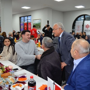 Şehit Yakınları ve Gazilerimizle Büyük Aile Sofrası” iftar programı, Ordu Valiliği Sosyal Tesisleri’nde gerçekleştirildi. - fotoğraf 6