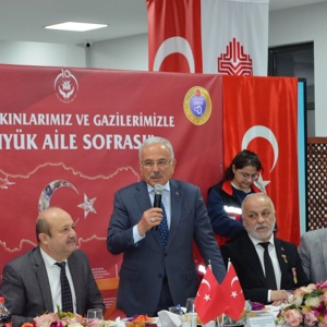 Şehit Yakınları ve Gazilerimizle Büyük Aile Sofrası” iftar programı, Ordu Valiliği Sosyal Tesisleri’nde gerçekleştirildi. - fotoğraf 2