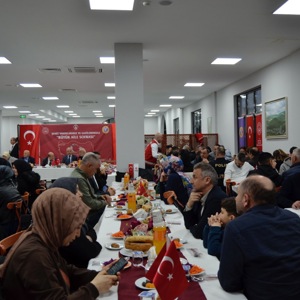 Şehit Yakınları ve Gazilerimizle Büyük Aile Sofrası” iftar programı, Ordu Valiliği Sosyal Tesisleri’nde gerçekleştirildi. - fotoğraf 3