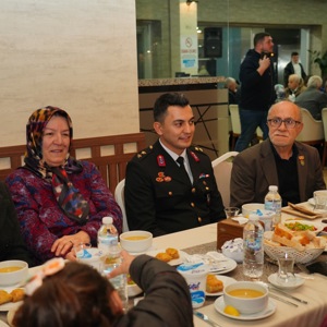 Fatsa’da Şehit Yakınları ve Gaziler İçin “Büyük Aile Sofrası” İftarı Düzenlendi - fotoğraf 12