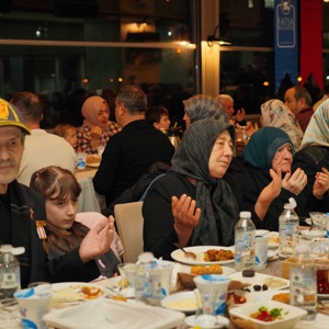Fatsa’da Şehit Yakınları ve Gaziler İçin “Büyük Aile Sofrası” İftarı Düzenlendi - fotoğraf 16