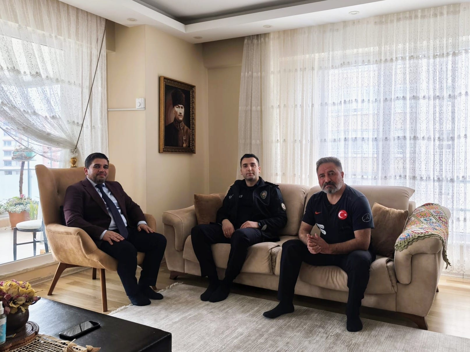 İl Müdürümüz Ender YANIK’tan Kahraman Gazimiz Özgen ÇAĞAN ve Ailesine Ziyaret