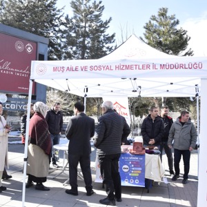 Atatürk Parkı Önünde 8 Mart Dünya Kadınlar Günü Etkinliği Düzenlendi - fotoğraf 2