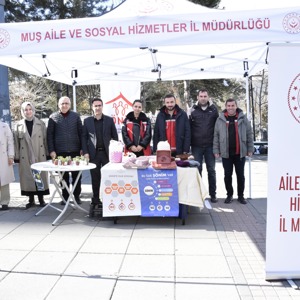 Atatürk Parkı Önünde 8 Mart Dünya Kadınlar Günü Etkinliği Düzenlendi - fotoğraf 1