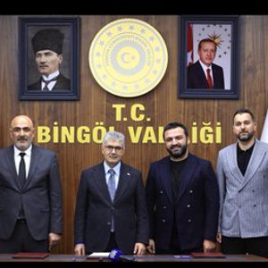 Sayın Valimiz Cahit Çelik’in başkanlığında;İl Müdürümüz Abdulbari Aksoy ve hayırsever iş insanı Serdar Turhan adına yüklenici firma ile Çocuk Evleri Sitesi Yapım Protokolü imzalandı. - fotoğraf 2