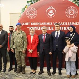 Ramazan’ın ilk gününde, 81 ilde eş zamanlı düzenlenen Şehit Yakınları ve Gazilerimizle Büyük Aile Sofrası buluşmasını ilimizde gerçekleştirdik. - fotoğraf 3