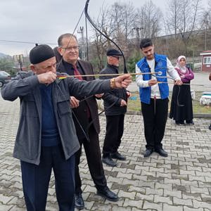 18-24 Mart Yaşlılara Saygı Haftası etkinlikleri kapsamında Devrek Gençlik Merkezi ziyaret edilmiştir. - fotoğraf 5