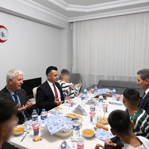 Çocuk Evlerinde Düzenlenen İftar Programı - fotoğraf 1