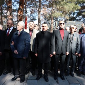 18 Mart Şehitleri Anma Günü Kapsamında Şehitliklerde Düzenlenen Anma Programı - fotoğraf 4