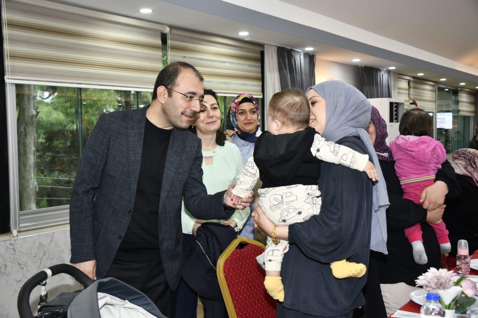 Kadirli Kaymakamı Sayın Erdinç Dolu ve eşi Şenay Dolu Hanımefendi’nin katılımıyla, Kadirli Sosyal Hizmet Merkezi tarafından down sendromlu çocuklarımız ve ailelerine yönelik kahvaltı programı düzenlenmiştir.