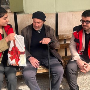 “Tek Başına Değil, Çok Başına Bayram” Projesiyle Tek Başına Yaşayan Yaşlılara Bayram Ziyareti - fotoğraf 1