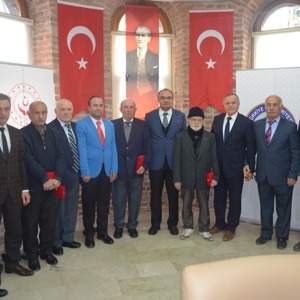 Merzifon'da Kıbrıs Gazilerine Madalyaları Teslim Edildi - fotoğraf 1