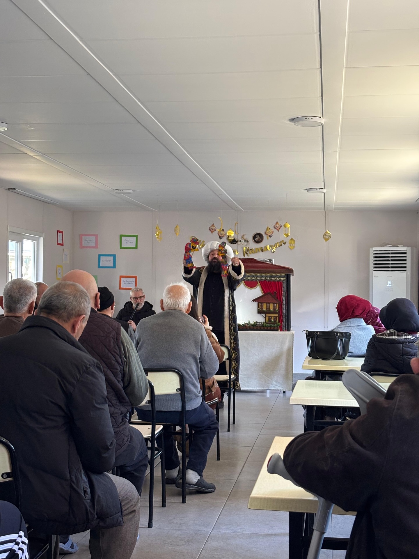 Ahmet Cemal Mağden Huzurevi sakinlerimiz, Ramazan ayının manevi iklimini sanatla buluşturan anlamlı bir etkinlikte bir araya geldi.