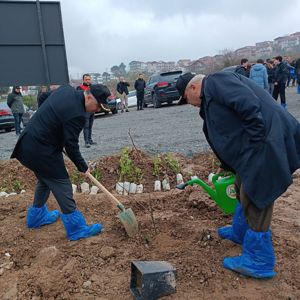 Dünya Ormancılık Günü ve Orman Haftası kapsamında taze fidanlar toprakla buluştu. - fotoğraf 6