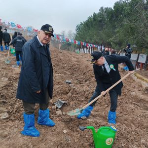 Dünya Ormancılık Günü ve Orman Haftası kapsamında taze fidanlar toprakla buluştu. - fotoğraf 2