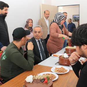 İL MÜDÜRÜMÜZ İHTİSASLAŞTIRILMIŞ ÇOCUK EVLERİ SİTEMİZDEKİ KIYMETLİ ÇOCUĞUMUZUN DOĞUM GÜNÜ KUTLAMASINA KATILDI - fotoğraf 3