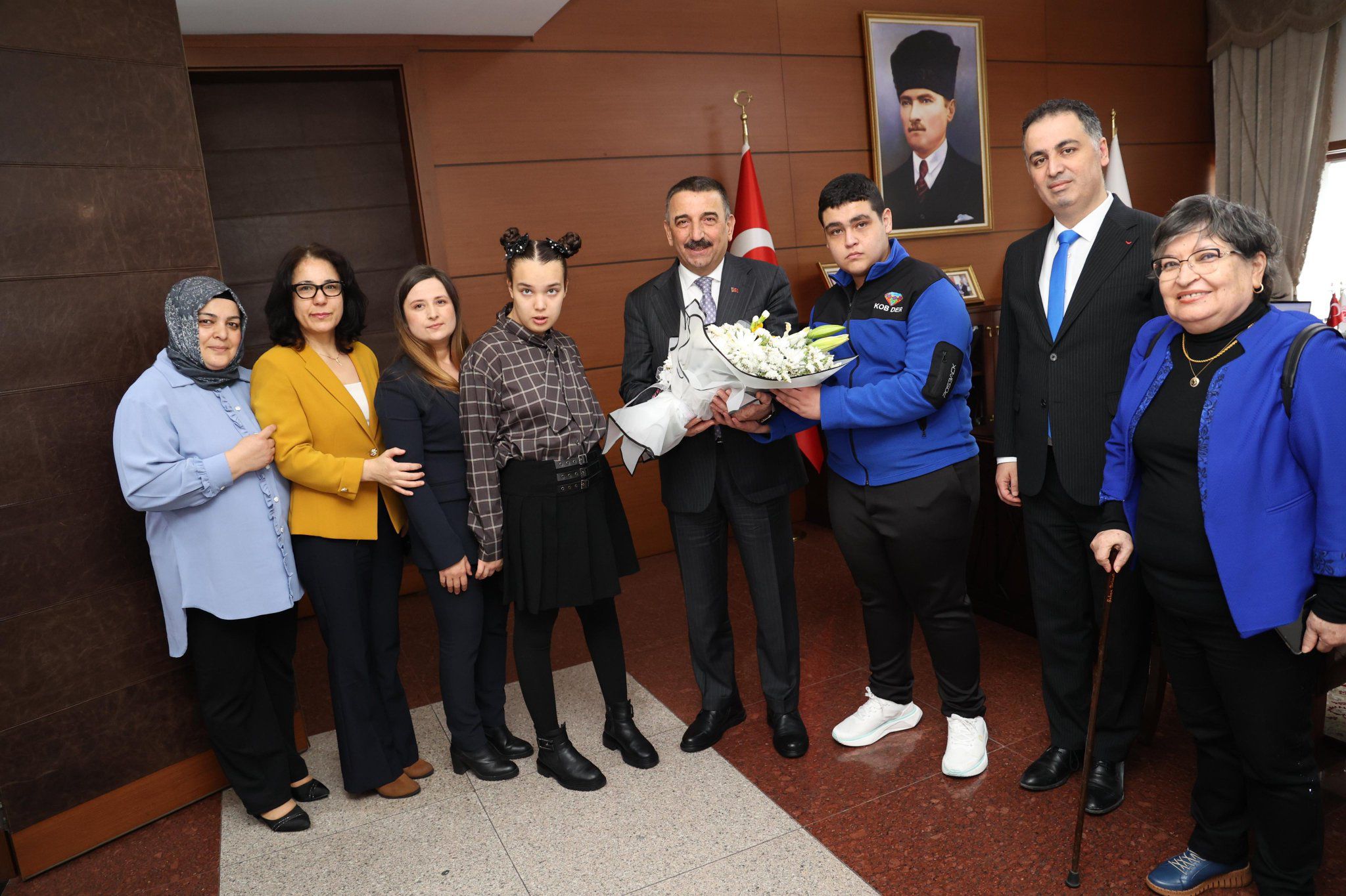 2 Nisan Dünya Otizm Farkındalık Günü kapsamında Sayın Valimiz Osman HACIBEKTAŞOĞLU ziyaret edilmiştir.