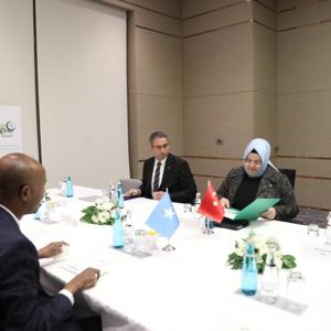 Bakan Selçuk, İİT Konferansı’nda 7 Ülkenin Bakanları ve Nijer First Lady'si ile Bir Araya Geldi - fotoğraf 3