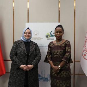 Bakan Selçuk, İİT Konferansı’nda 7 Ülkenin Bakanları ve Nijer First Lady'si ile Bir Araya Geldi - fotoğraf 13