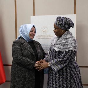 Bakan Selçuk, İİT Konferansı’nda 7 Ülkenin Bakanları ve Nijer First Lady'si ile Bir Araya Geldi - fotoğraf 27