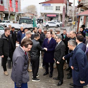 Valimiz Sayın Ahmet Karakaya, Adilcevaz ilçemizde gerçekleştirdiği ziyaretler kapsamında esnaf ve vatandaşlarımızla bir araya geldi - fotoğraf 1