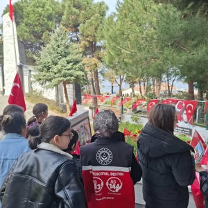 Arefe Gününde Anlamlı Şehitlik Ziyareti - fotoğraf 2