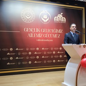 Ailenin toplumumuzun temeli olduğu inancıyla, geleceğimizi emanet edeceğimiz genç çiftlerimizle aynı sofrayı paylaşmanın mutluluğunu yaşadık.   - fotoğraf 2