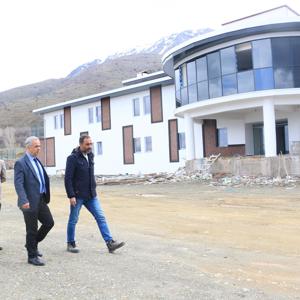 İL MÜDÜRÜMÜZ SAYIN ERGÜN HAZARBABA ENGELSİZ YAŞAM BAKIM,REHABİLİTASYON VE AİLE DANIŞMA MERKEZİNDE DEVAM EDEN İNŞAAT ÇALIŞMALARINI İNCELEDİ - fotoğraf 4