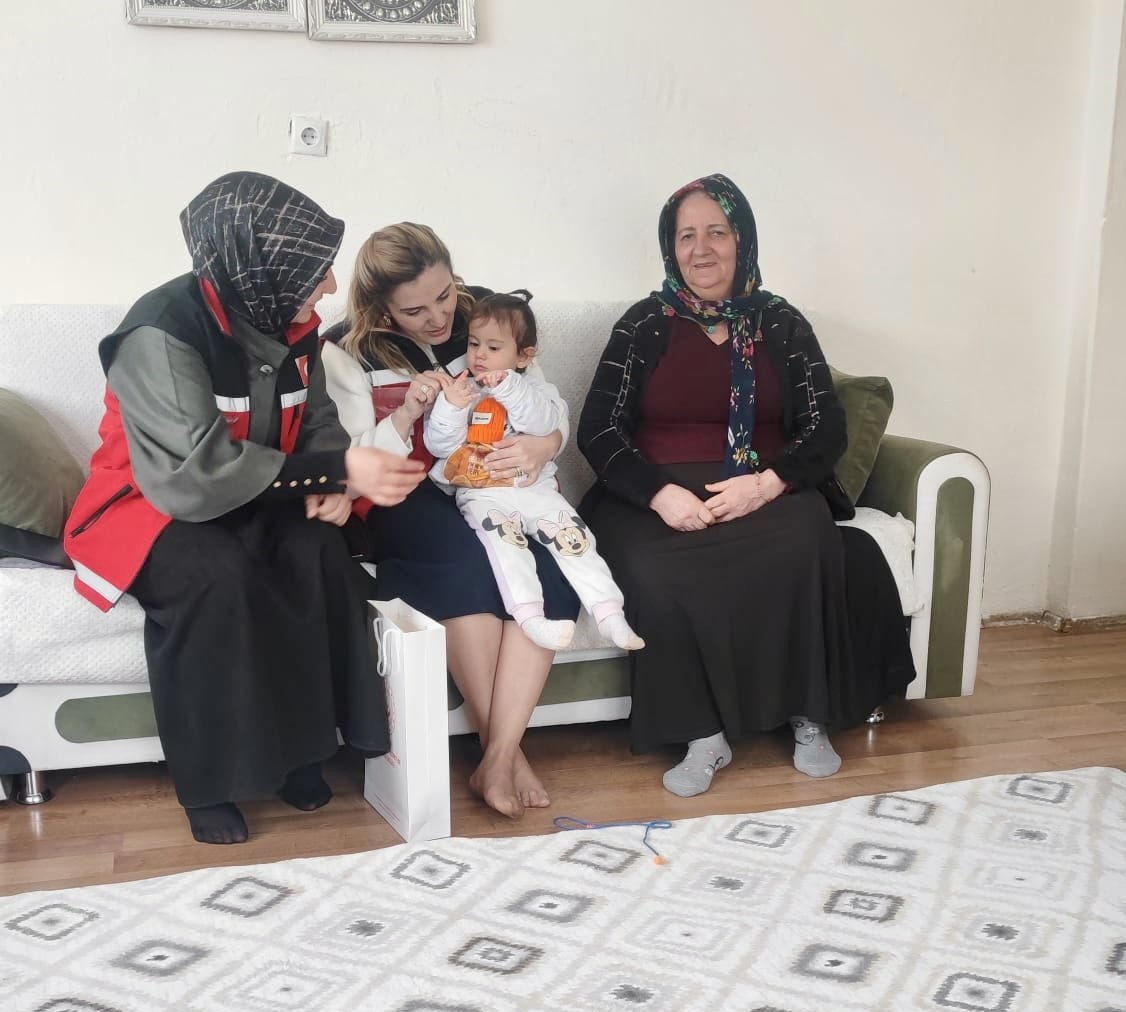 Bayramda Şehit ve Gazi Ailelerine Anlamlı Ziyaret